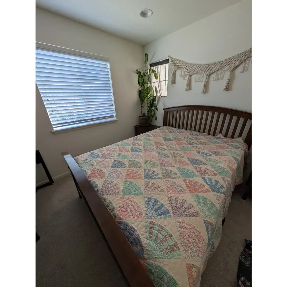 Vintage Seashell Fan Quilt Hand Stitched Scalloped 98x75 Bedspread ARCH QUILT NY